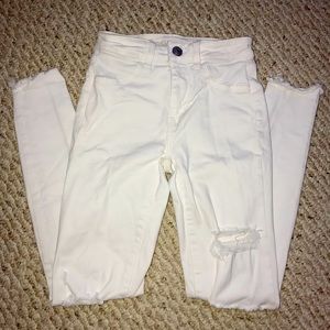 American Eagle Distressed High-Waisted Jegging